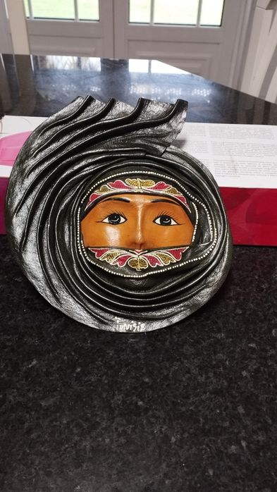 Adorno novo em pele. Simbolismo africano