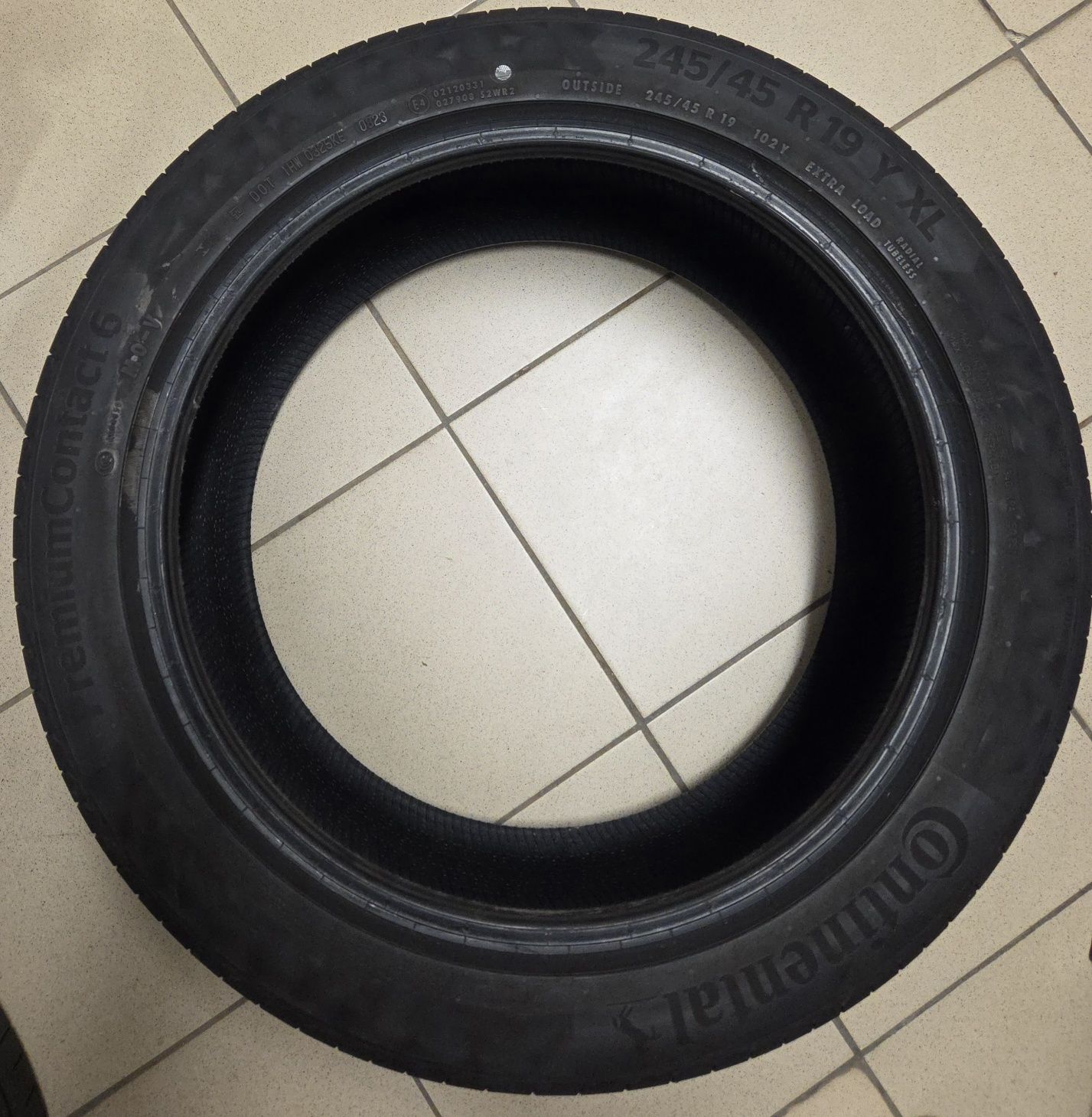 Opony letnie Continental 245/45R19