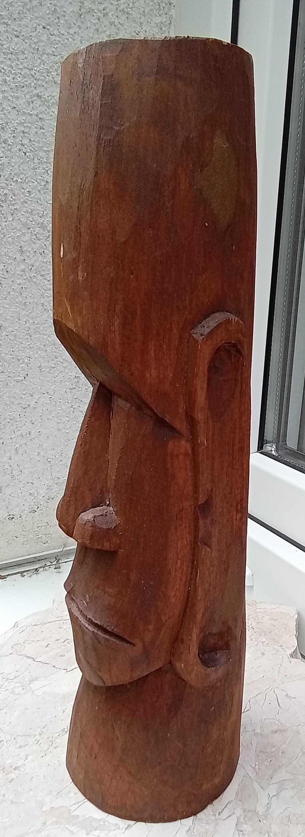 Drewniana rzeźba, głowa posągu z Wyspy Wielkanocnej