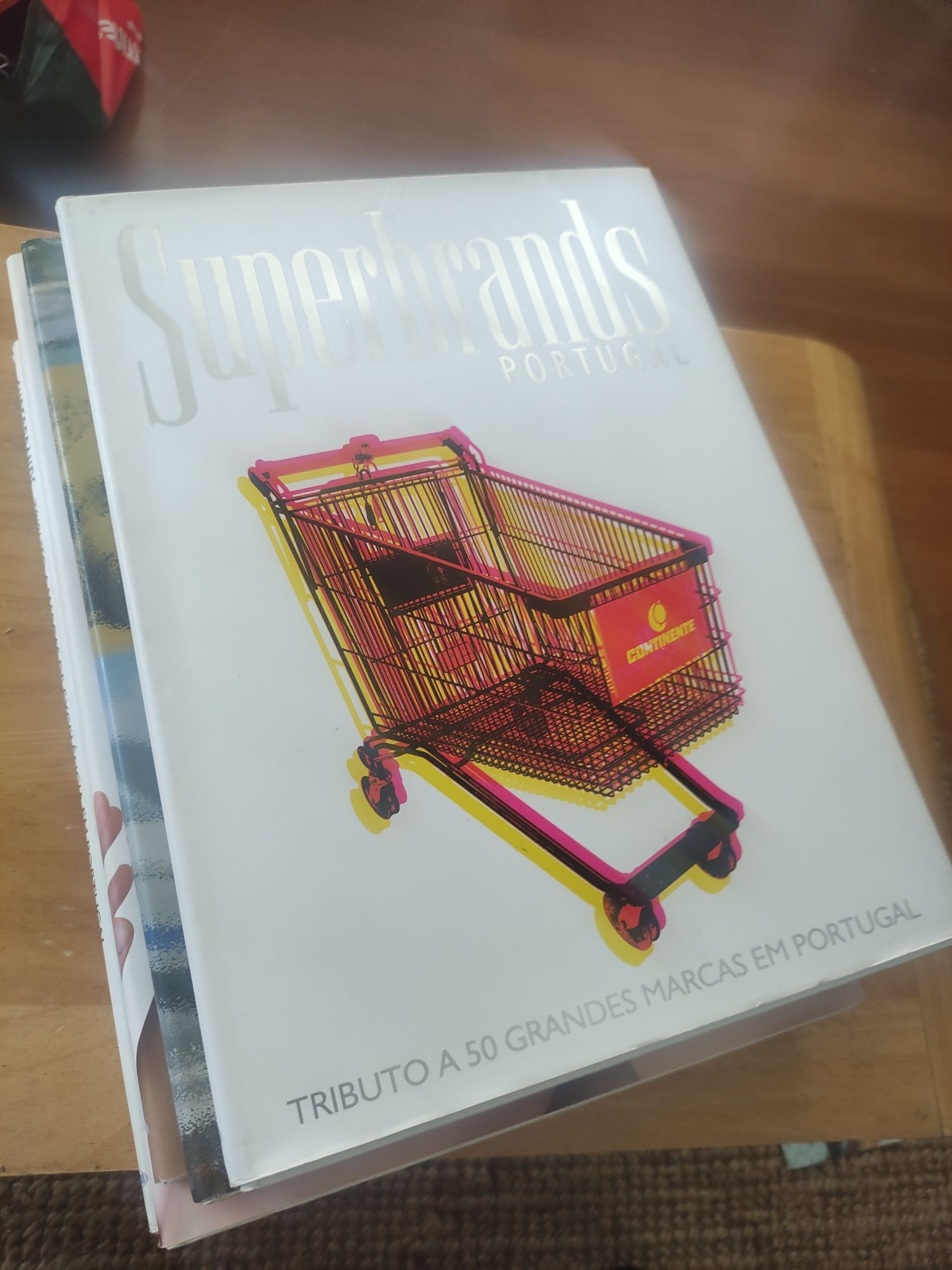 Brochuras/livros Superbrands