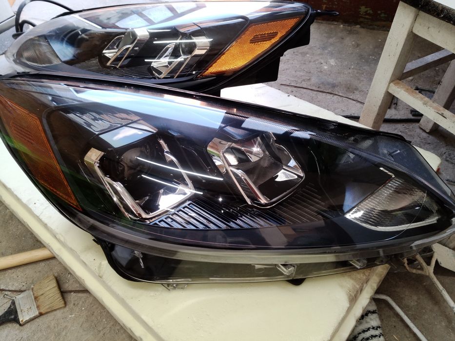 Lampa Lewa  Prawa soczewka  Ford Escape  2020 r
Ford Escape/Kuga MK