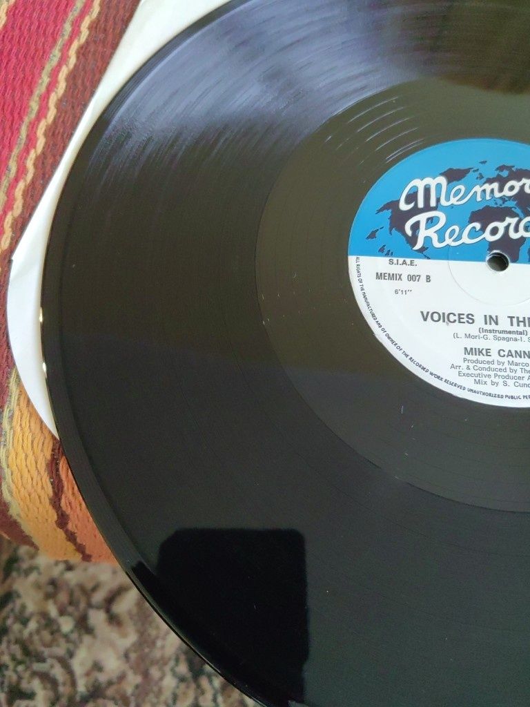 Mike Cannon - Voices In The Dark, 12"Maxi singiel winylowy Italo disco