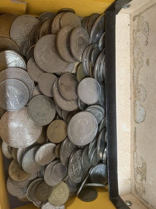 moedas de muitas nacionalidades colecoes