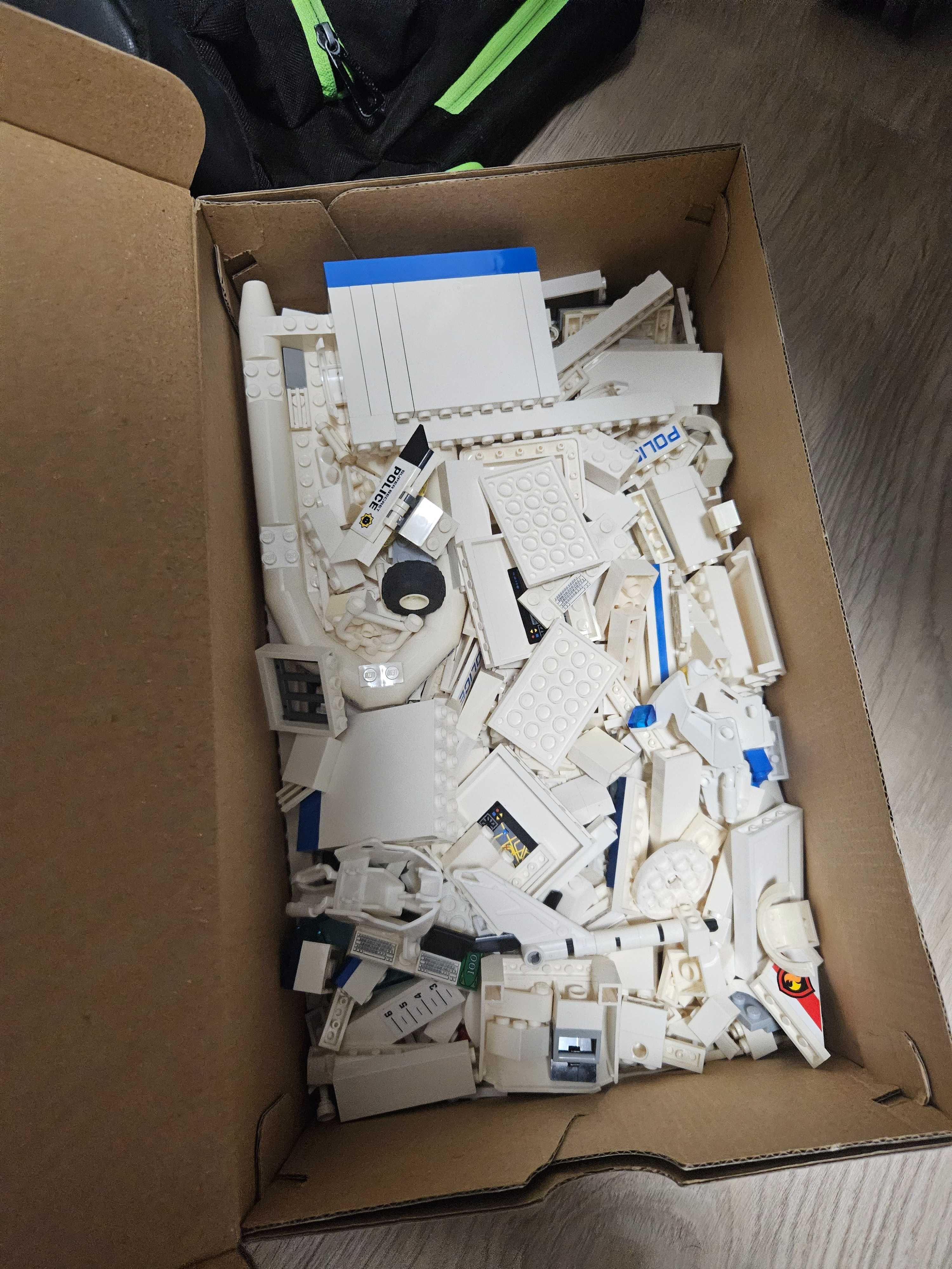 Klocki lego białe i czarne
