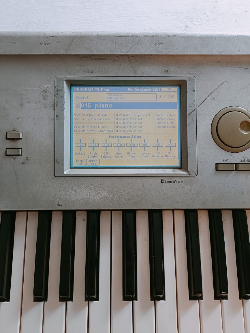 Teclado Korg triton