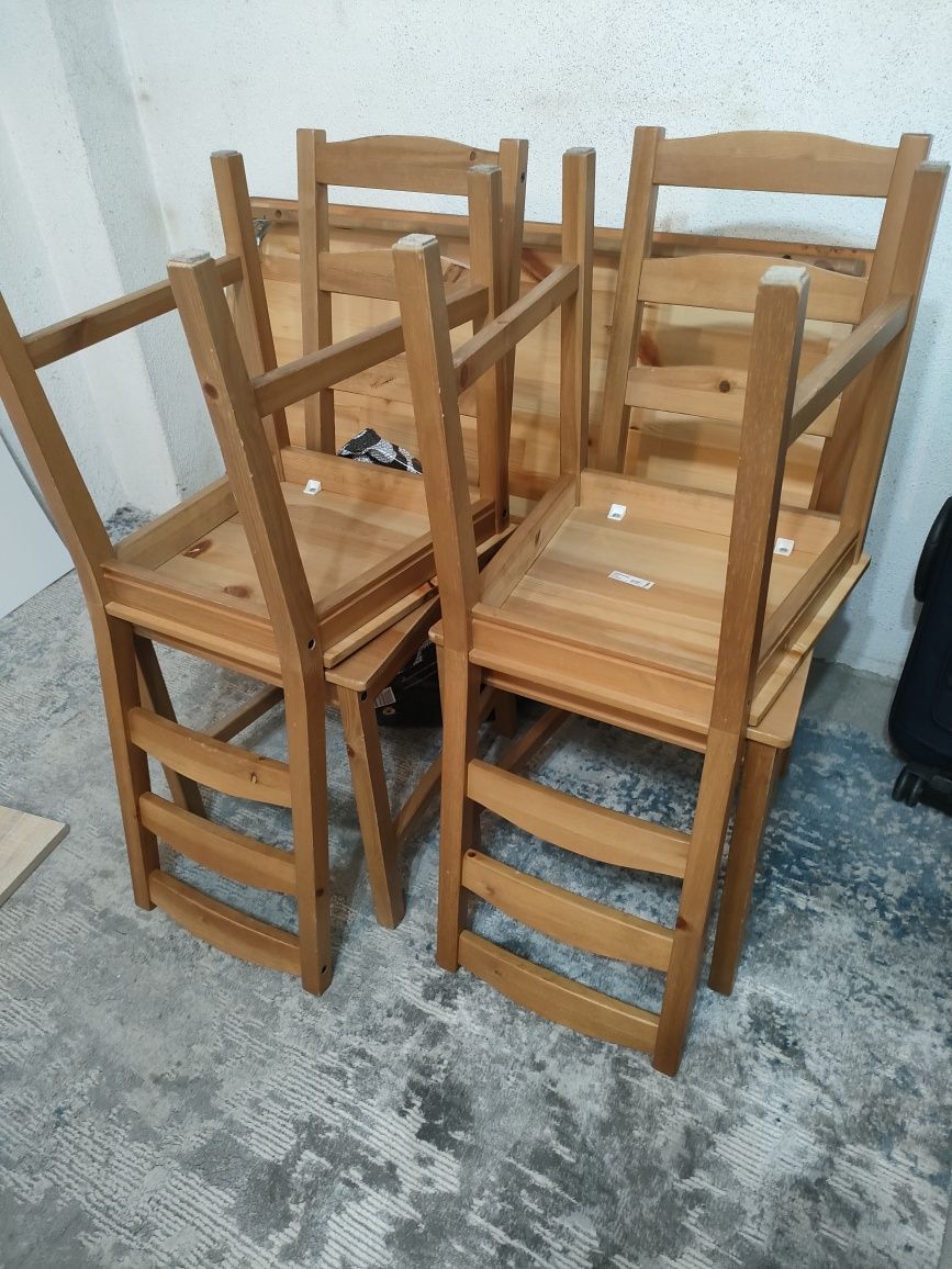 Mesa com 4 cadeiras