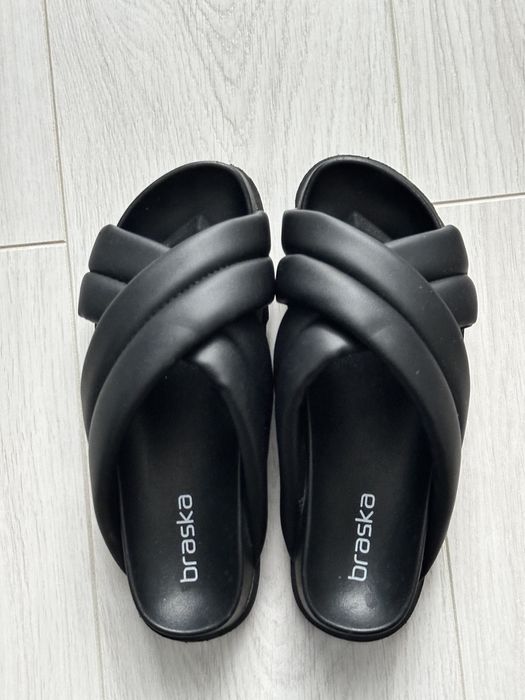Шкіряні жіночі тапки Braska чорні
