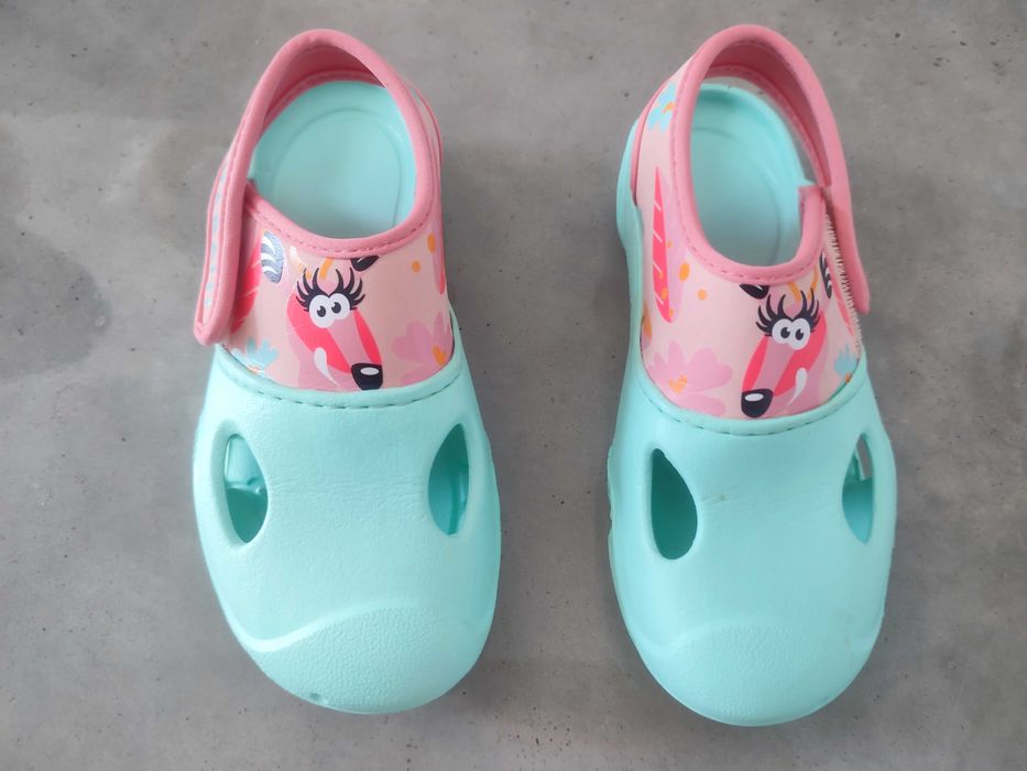 Crocs natação menina