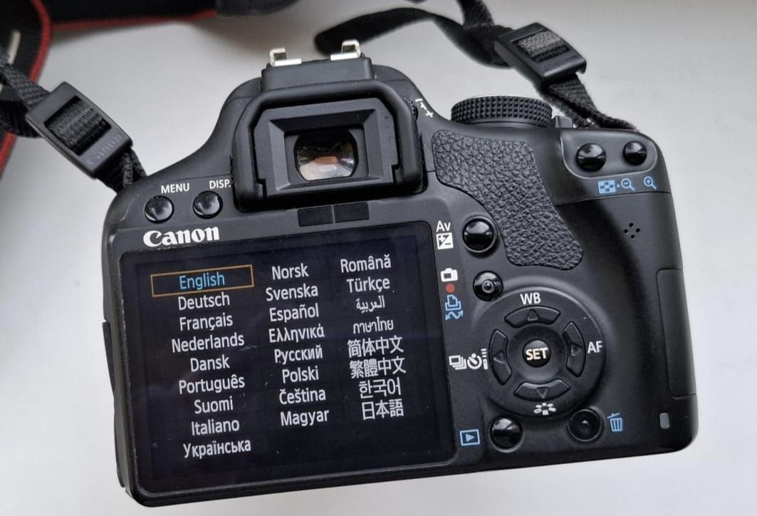 Цифрова дзеркальна фотокамера Canon EOS 500D 10 Мп з об'єктивом Canon