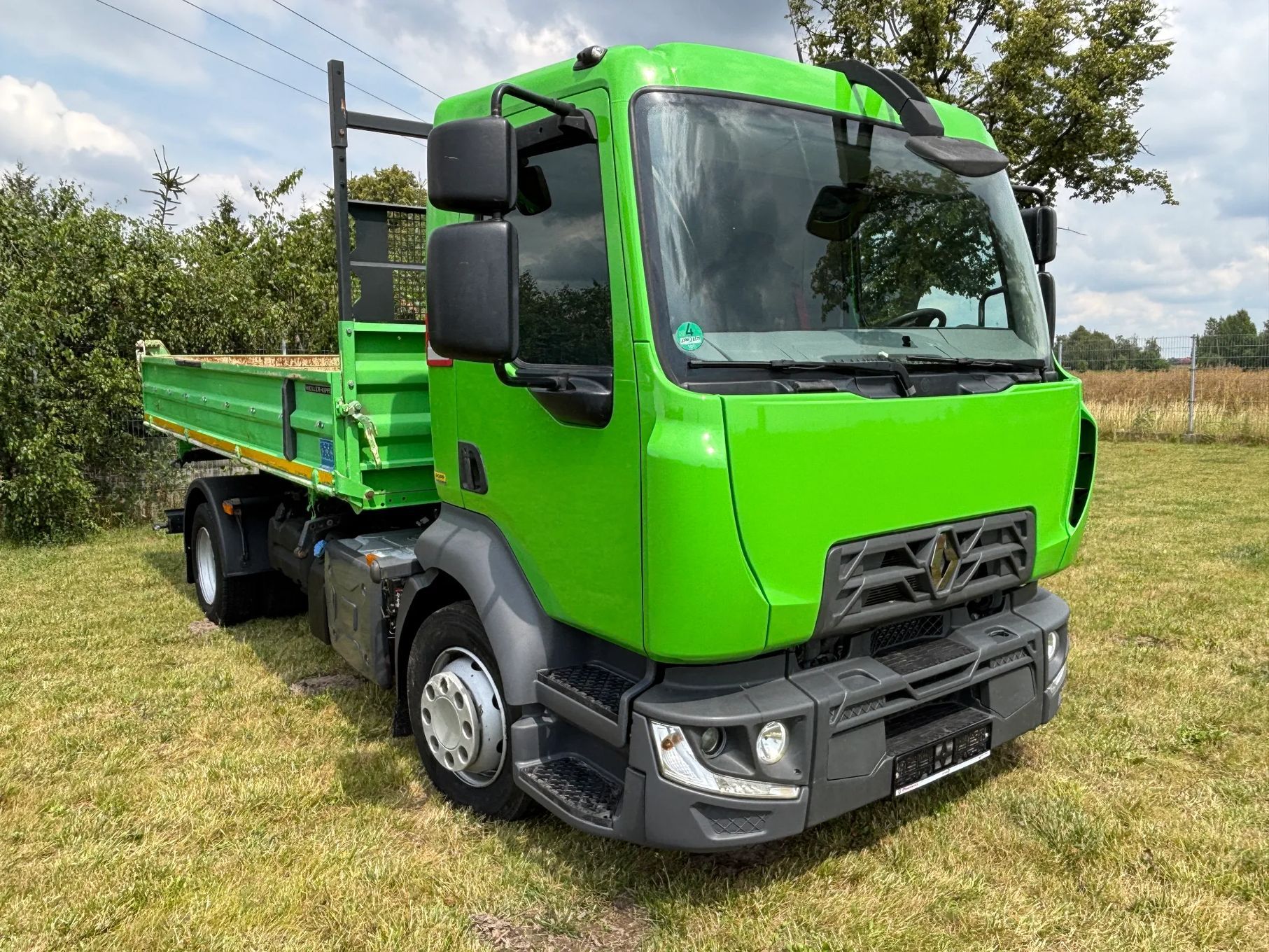 Renault D12 wywrotka, 12 ton DMC , zaczep do przyczepy , oryginalny kiper Meiller, mały przebieg od 1 właściciela z Niemiec, 6100 kg ładowność. manualna skrzynia , na resorze, idealna pod minikoparkę , przyczepę ( Mercedes ATEGO, AXOR, MAN TGM )  Wywrotka