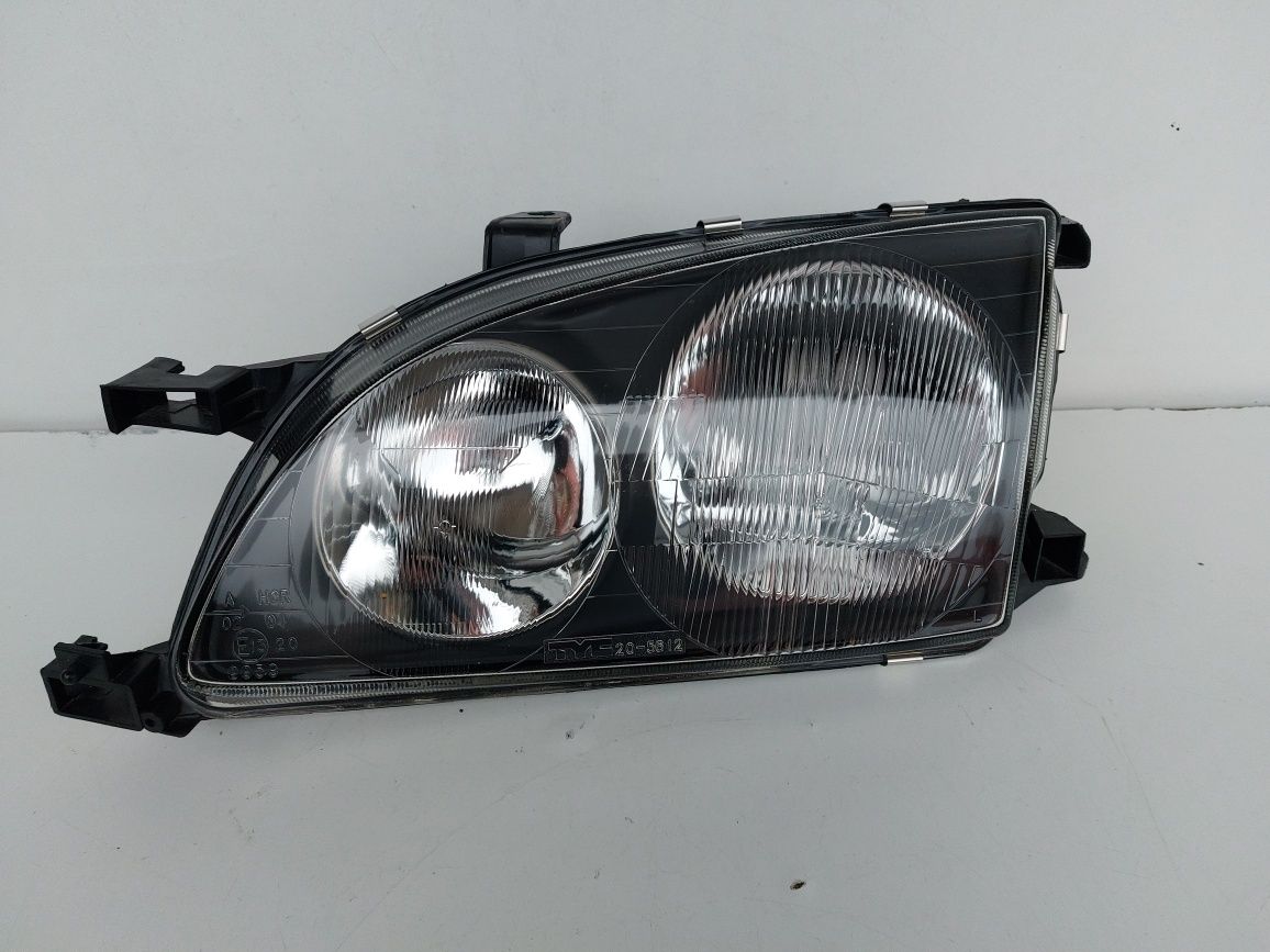 Lampa przednia lewa Toyota Avensis T22 zamiennik Europa