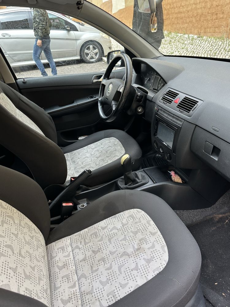 carro skoda fabria
