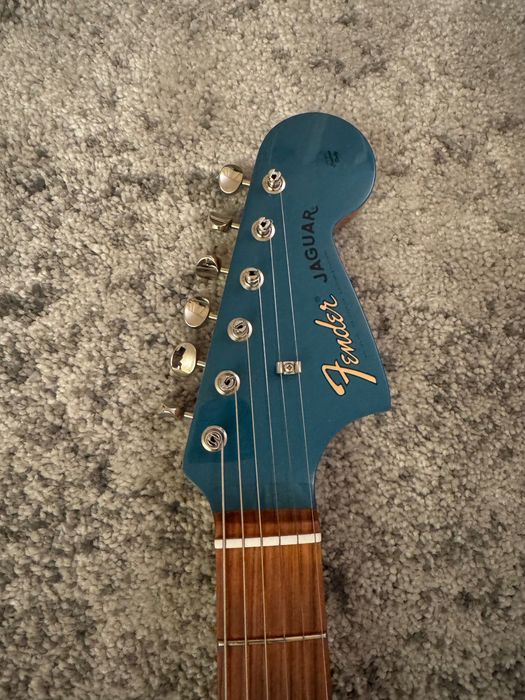 Guitarra Fender Vintera 60s Jaguar - Cor Ocean Turquoise