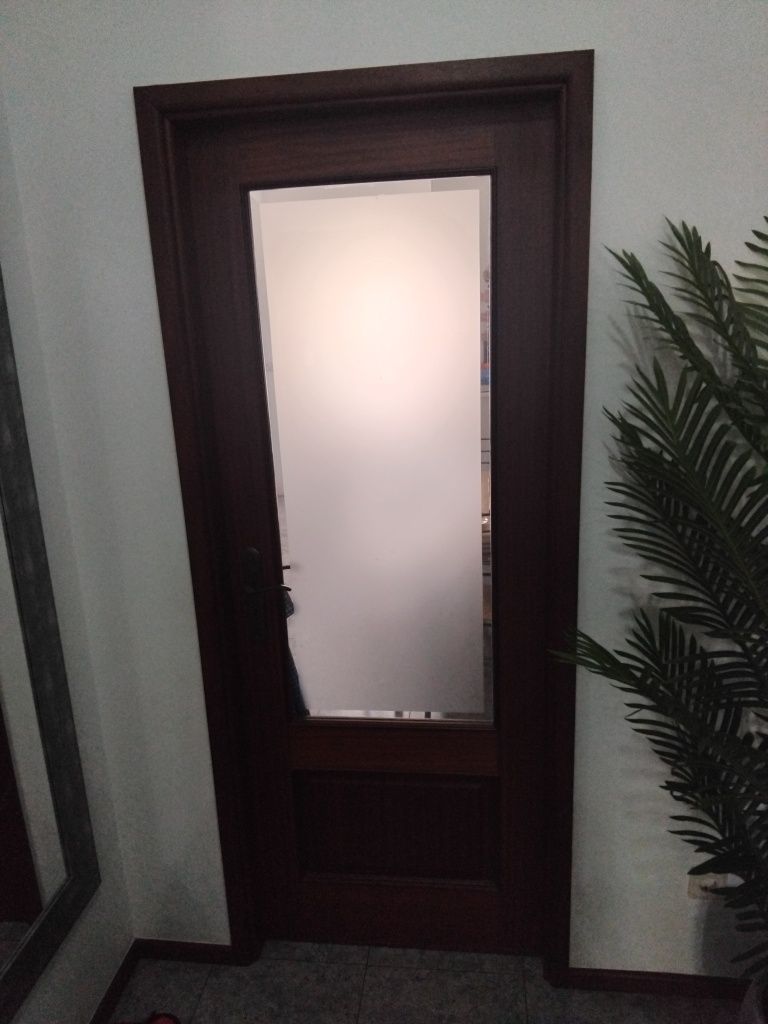 Porta castanha com vidro basso