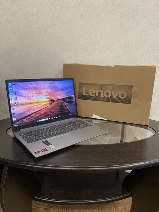 Lenovo IdeaPad 2024 рік, Ryzen 3 7320u/ IPS/ 8/256 стан нового