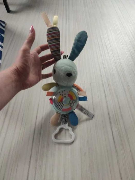 Skip Hop, Zabawka aktywny Królik Wesołe podwórko