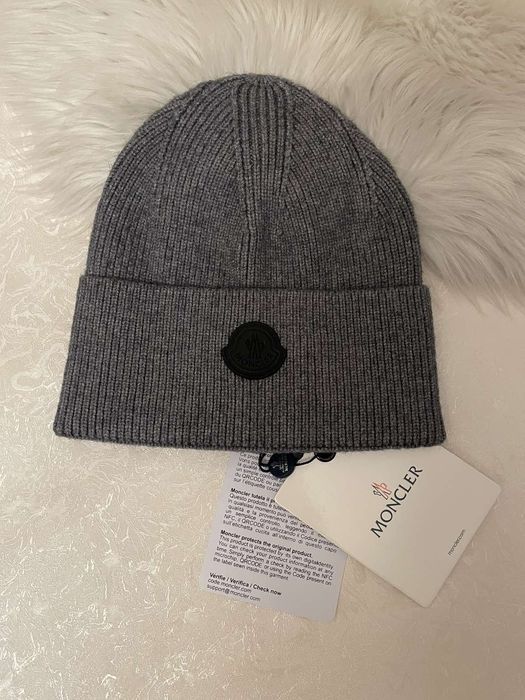 Шапка жіноча Moncler