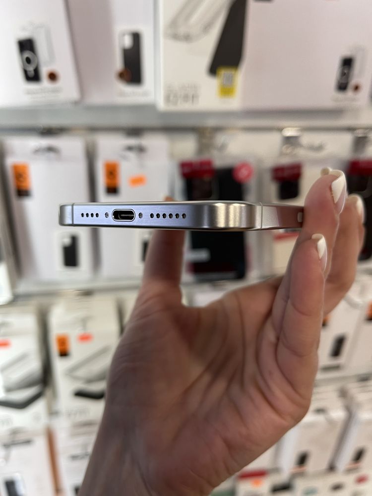iPhone 15 Pro Max 256Gb white titanium - АКБ 93%, стан 5