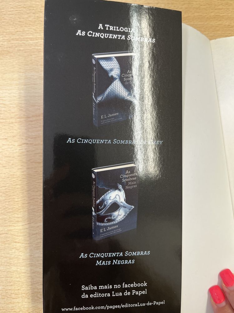 As Cinquenta Sombras Livre de E L James. Ofereço os portes de envio.