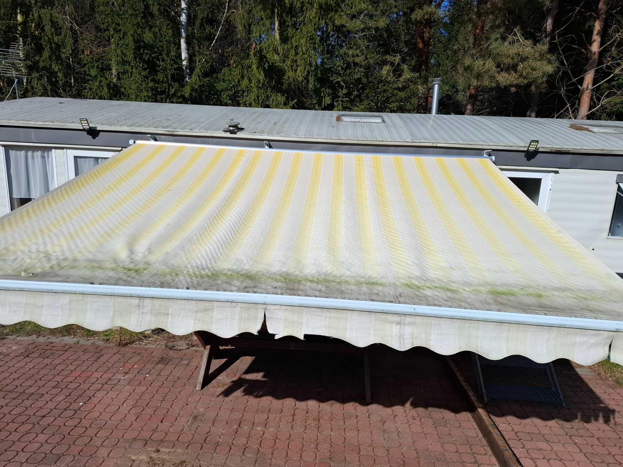 Markiza 4m x 3m  ręcznie zwijana.