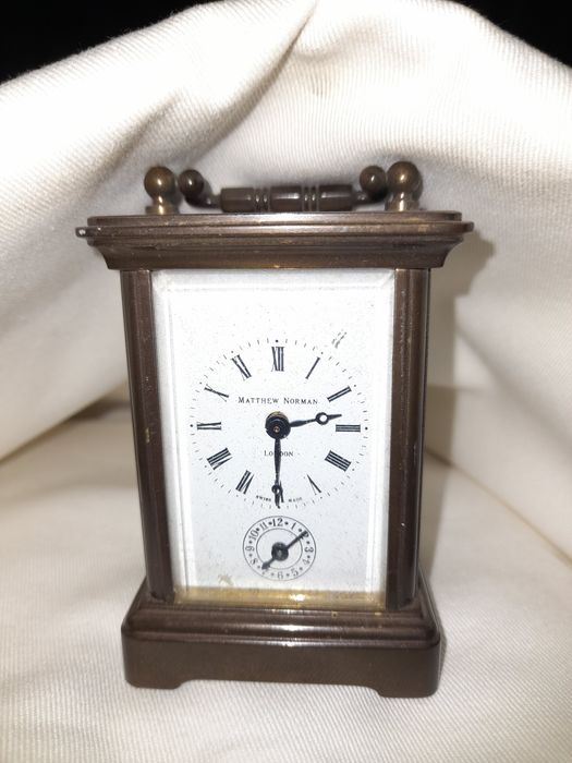 Relógio antigo como novo a trabalhar