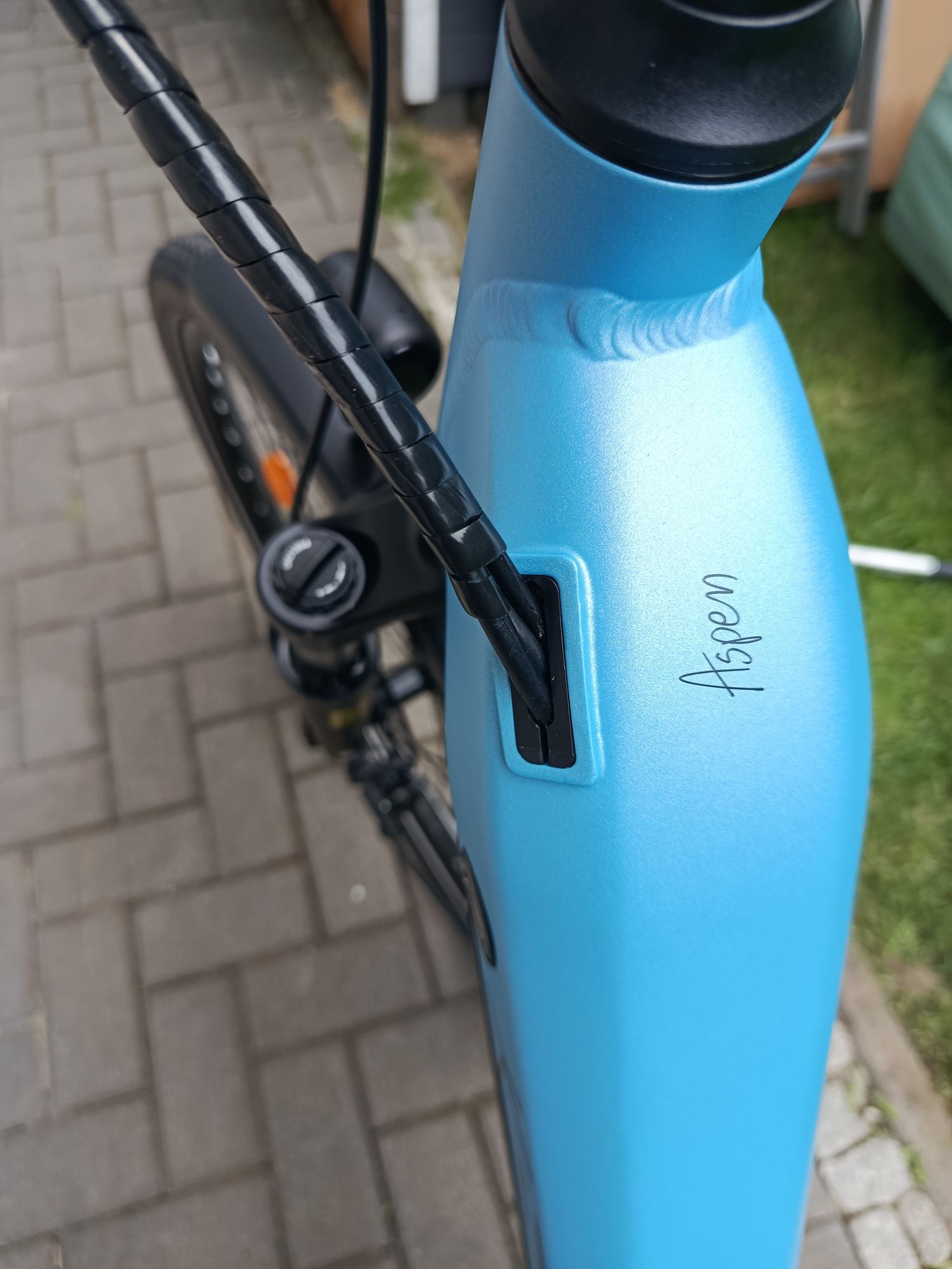 E-bike Kands Aspen 28 błękitny mat 18 250W 14Ah Cues 1x9 nowy sklep