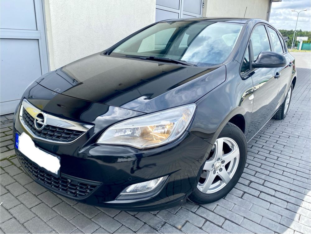 Zadbany Opel Astra 1.6 115km GAZ 2012 rok niski przebieg fajny stan