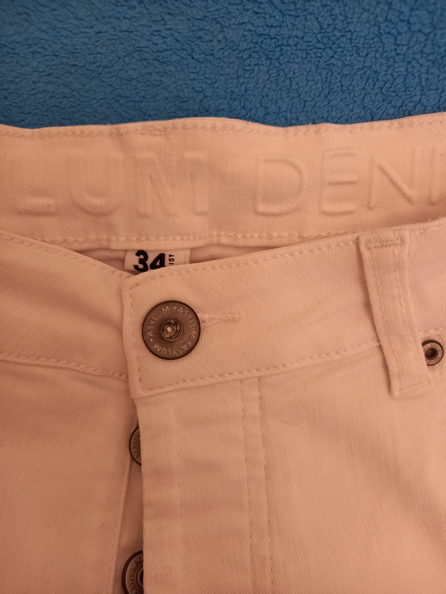 Super białe spodenki męskie Denim