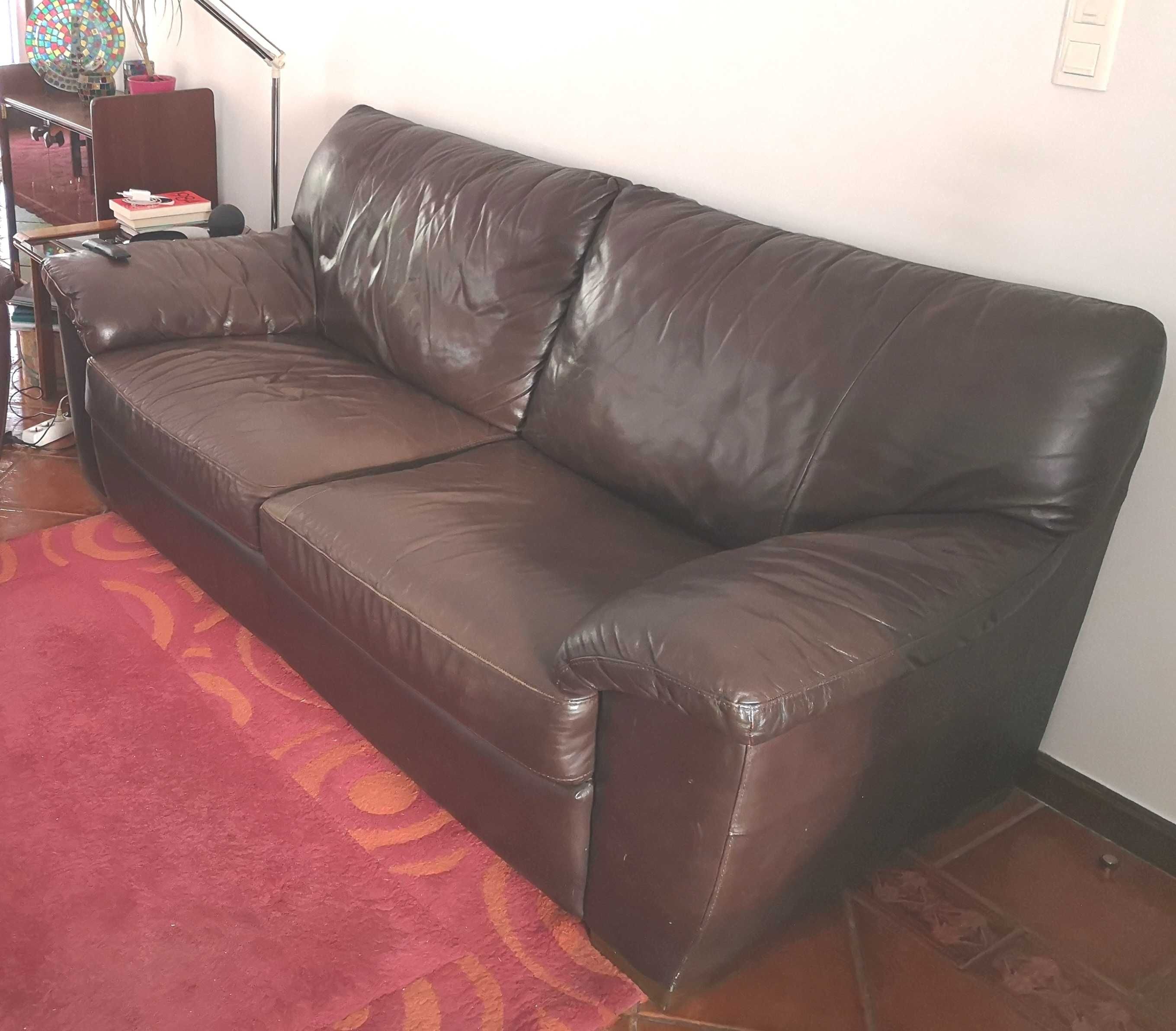 Sofá de 3 lugares em pele