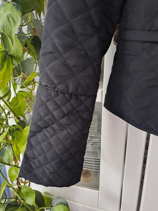 Czarna kurtka pikowana Stradivarius wiosna jesień S