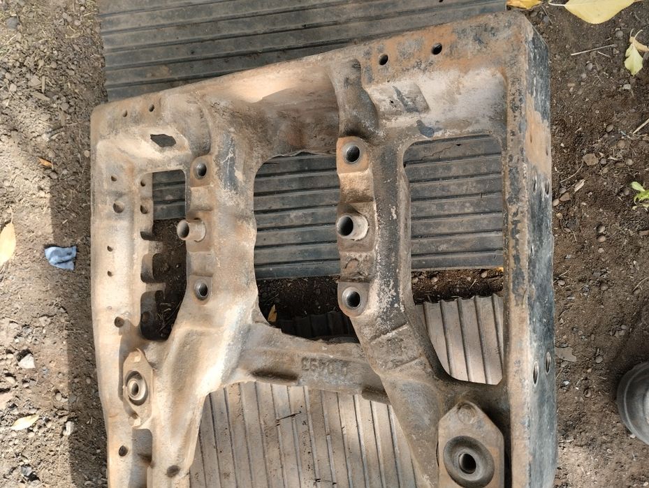 Продам брус передній мтз-80