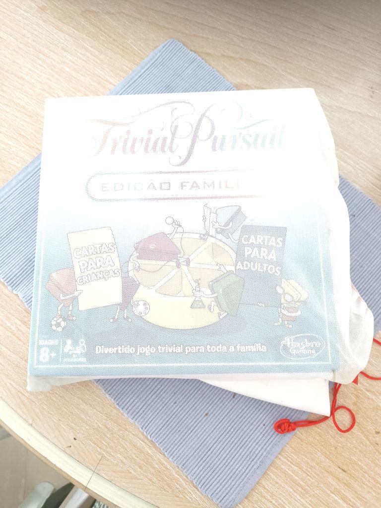 Jogo trivial como novo