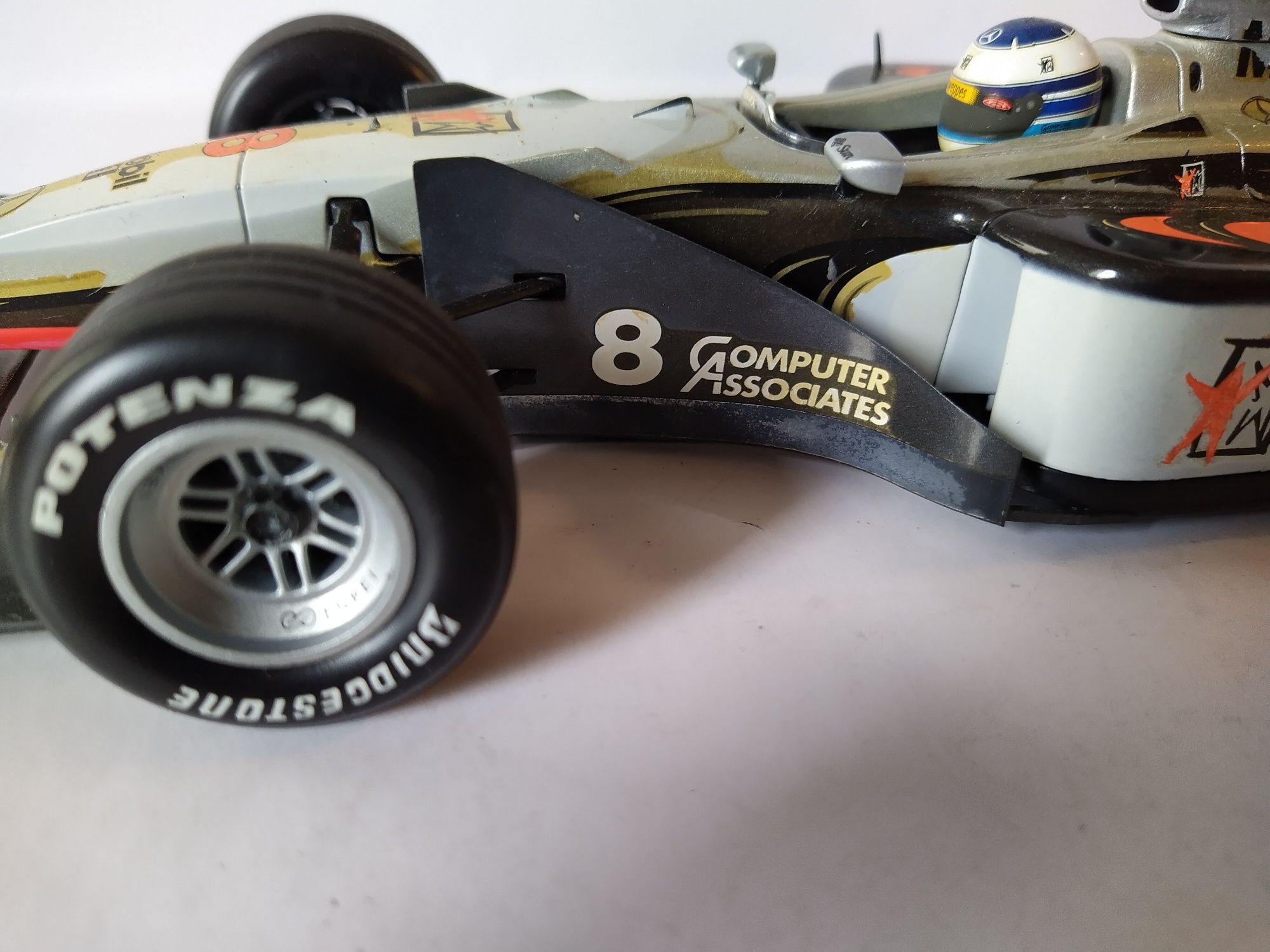 Mclaren Mercedes MP 4/13 Minichamps Skala 1:18