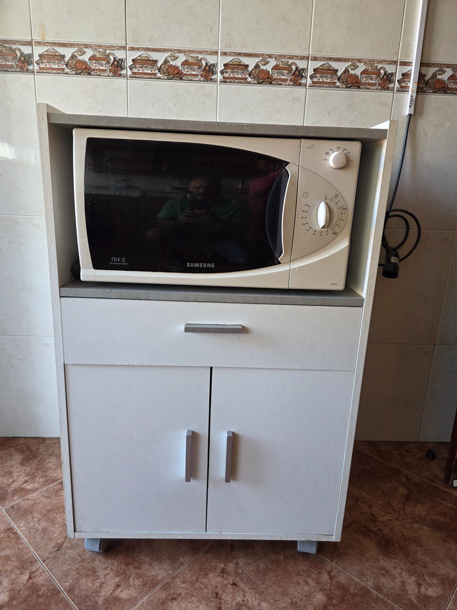 Movel e microondas