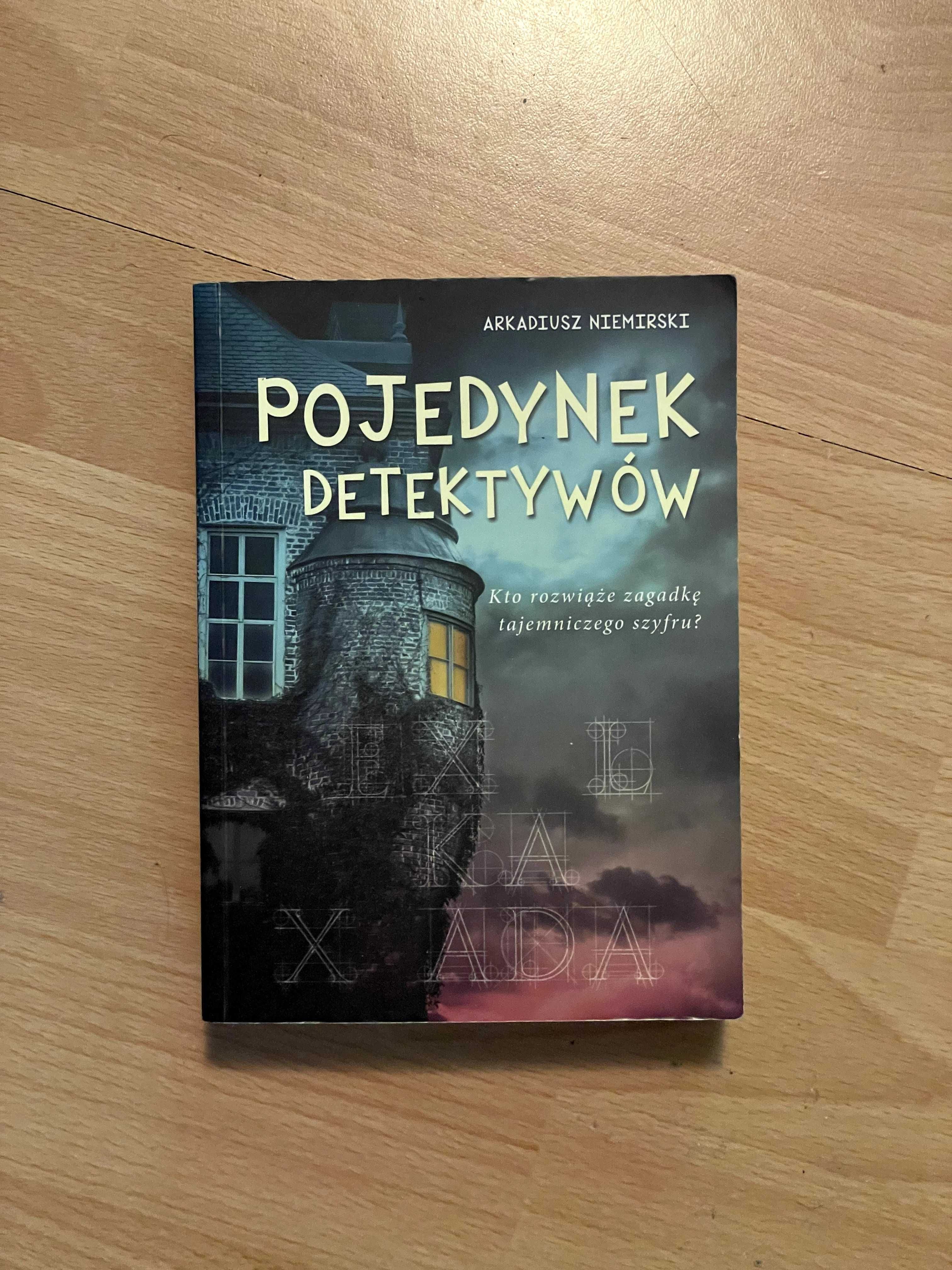 Pojedynek detektywów - Arkadiusz Niemirski