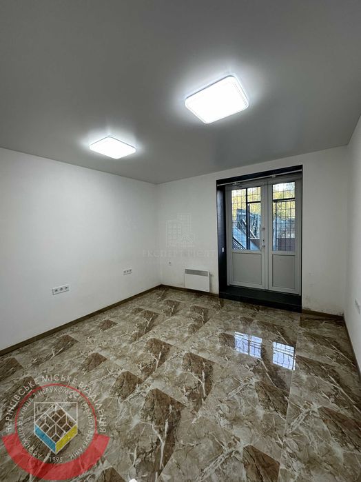 RLT V01 Продам фасадне комерційне приміщення, вул. Незалежності