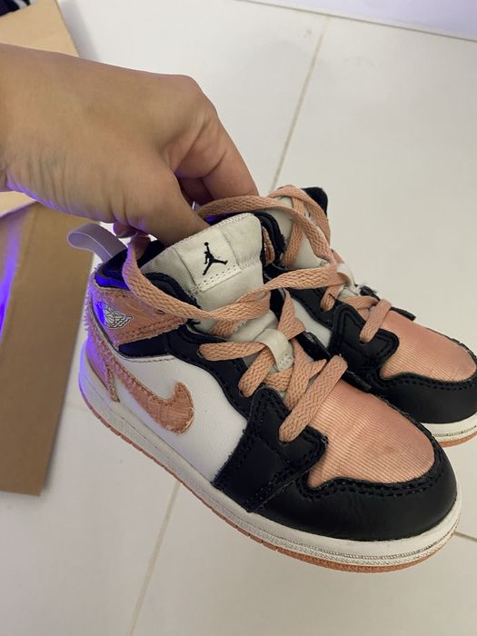 Кросівки nike jordan для дівчинки