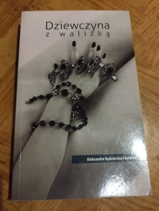 Dziewczyna z walizką