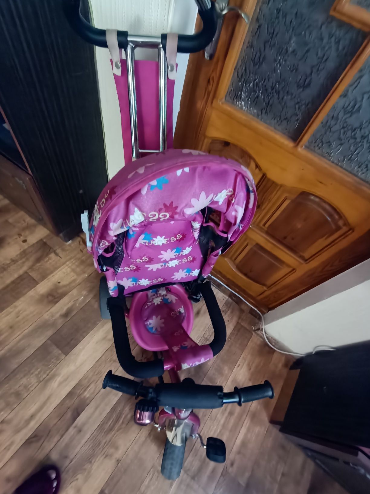 Продам детский велосипед с ручкой