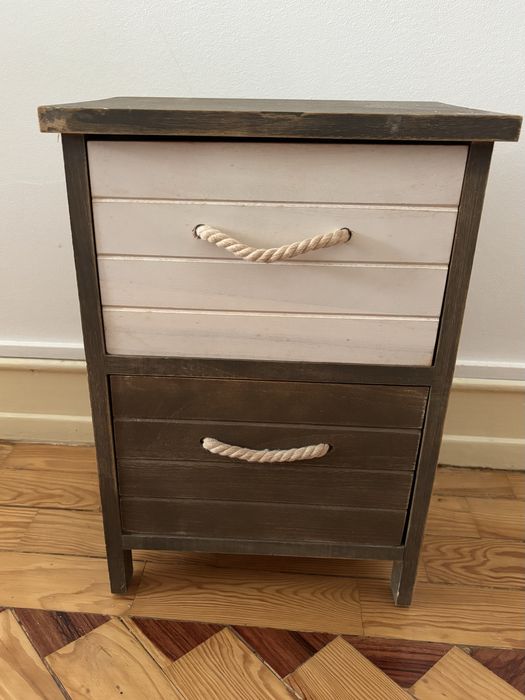 Mesa de cabeceira rustica / pequeno móvel de apoio