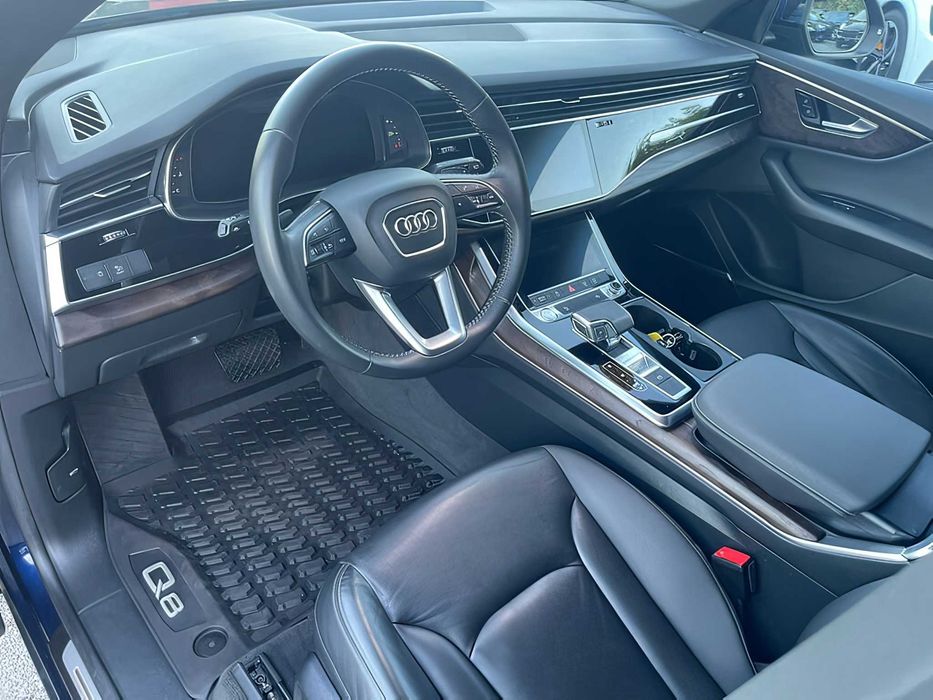 Audi Q8      2020