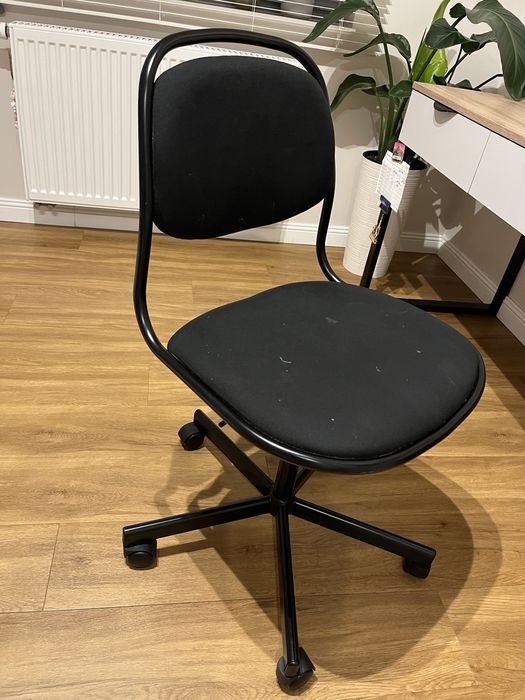 Sprzedam krzeslo krzesla biurkowe 2 sztuki