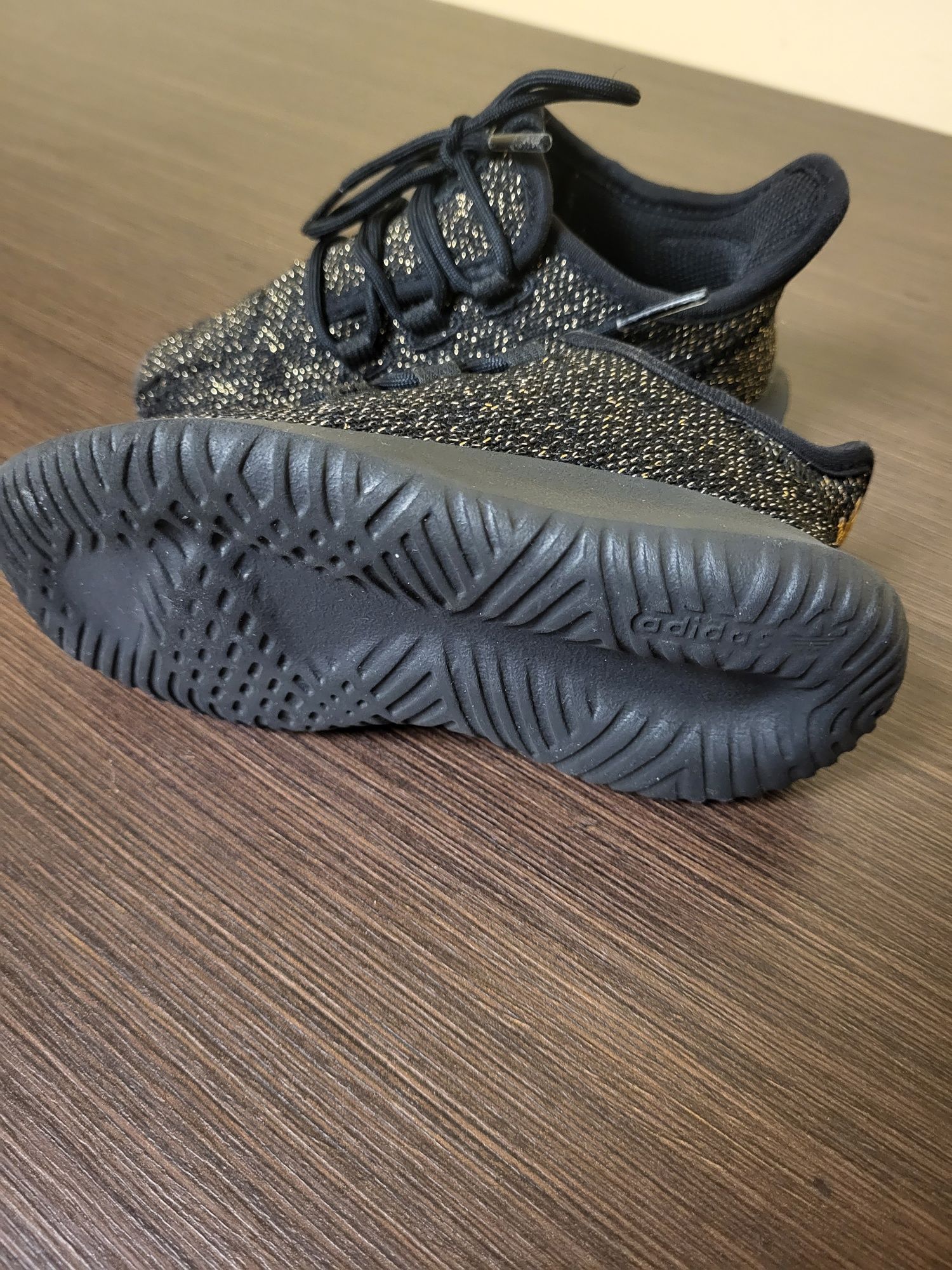 Дитячі кросівки adidas original tubular 24