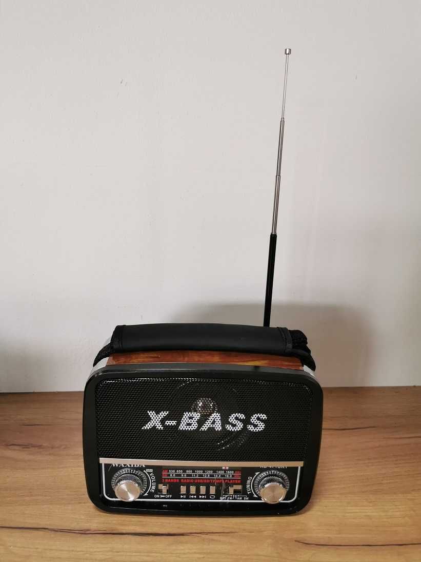 Przenośne Radio AM/FM/SW X-Bass z Latarką