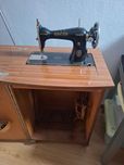 Máquina de Costura Singer com mesa, antiga