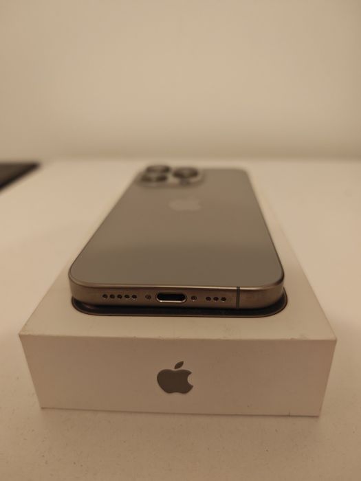 iPhone 15 pro Natural Titanium 256 GB