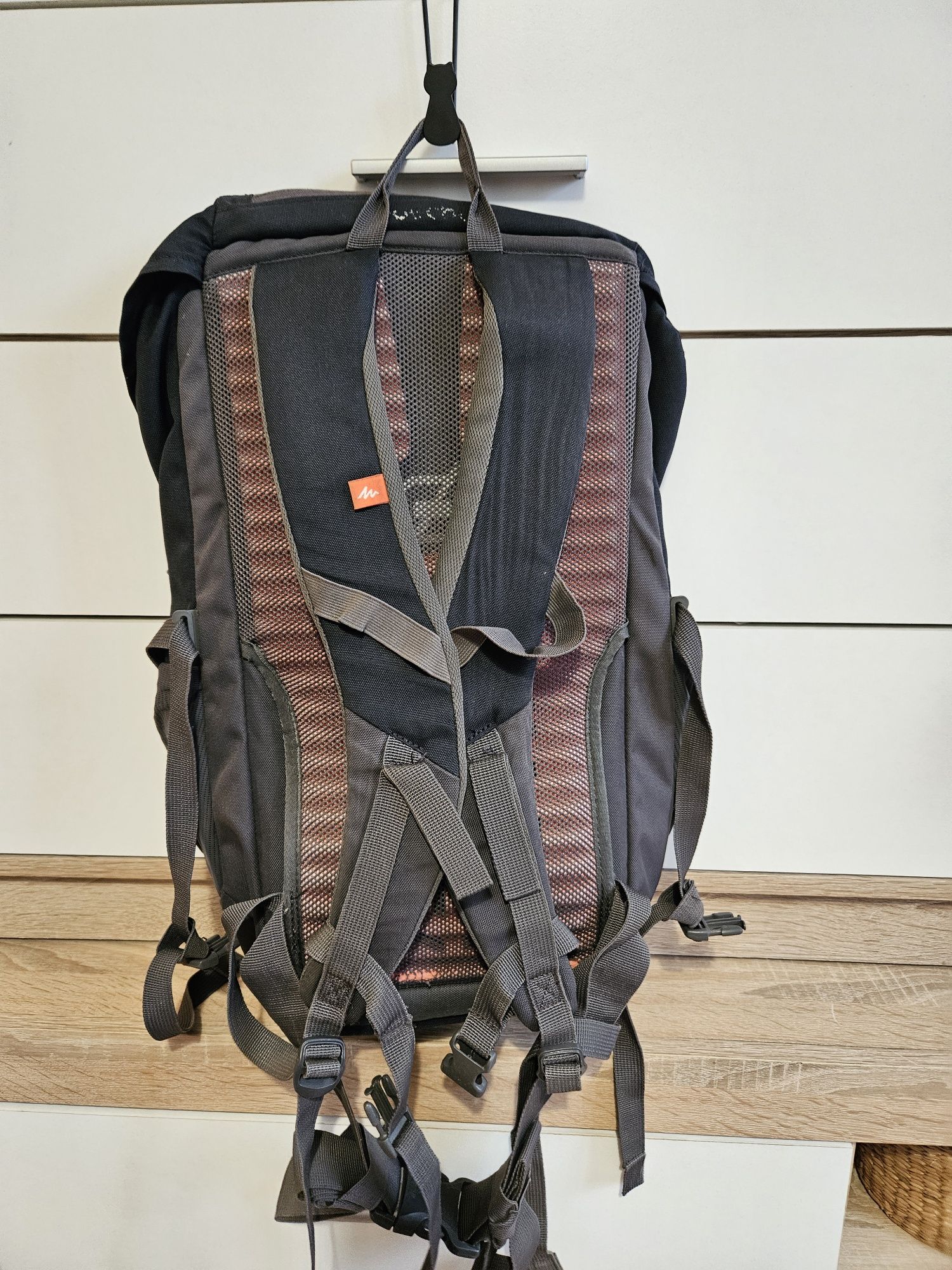 plecak trekkingowy Quechua Forclaz o pojemnosci 20l