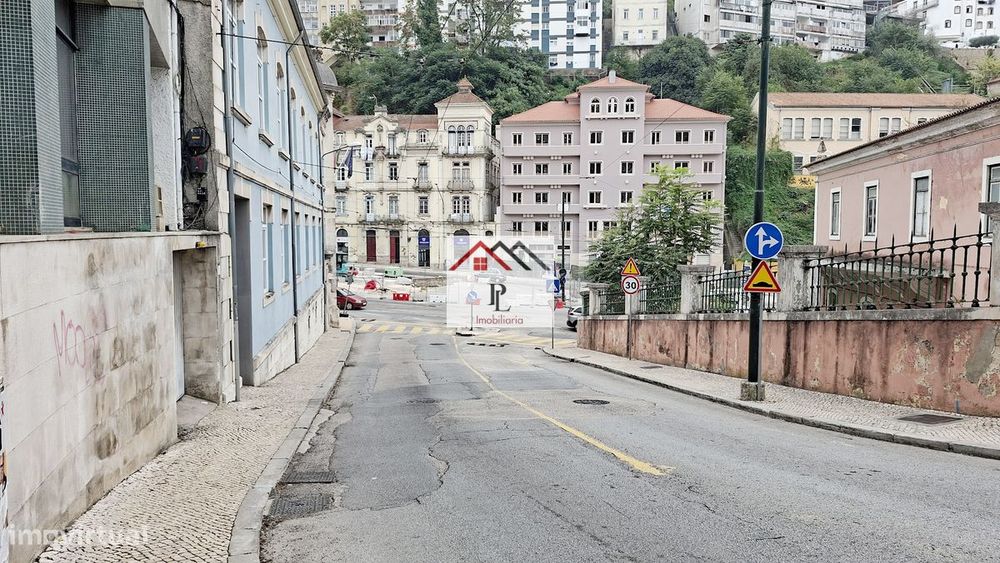 Loja com 550m2 de àrea, bem localizada | Coimbra