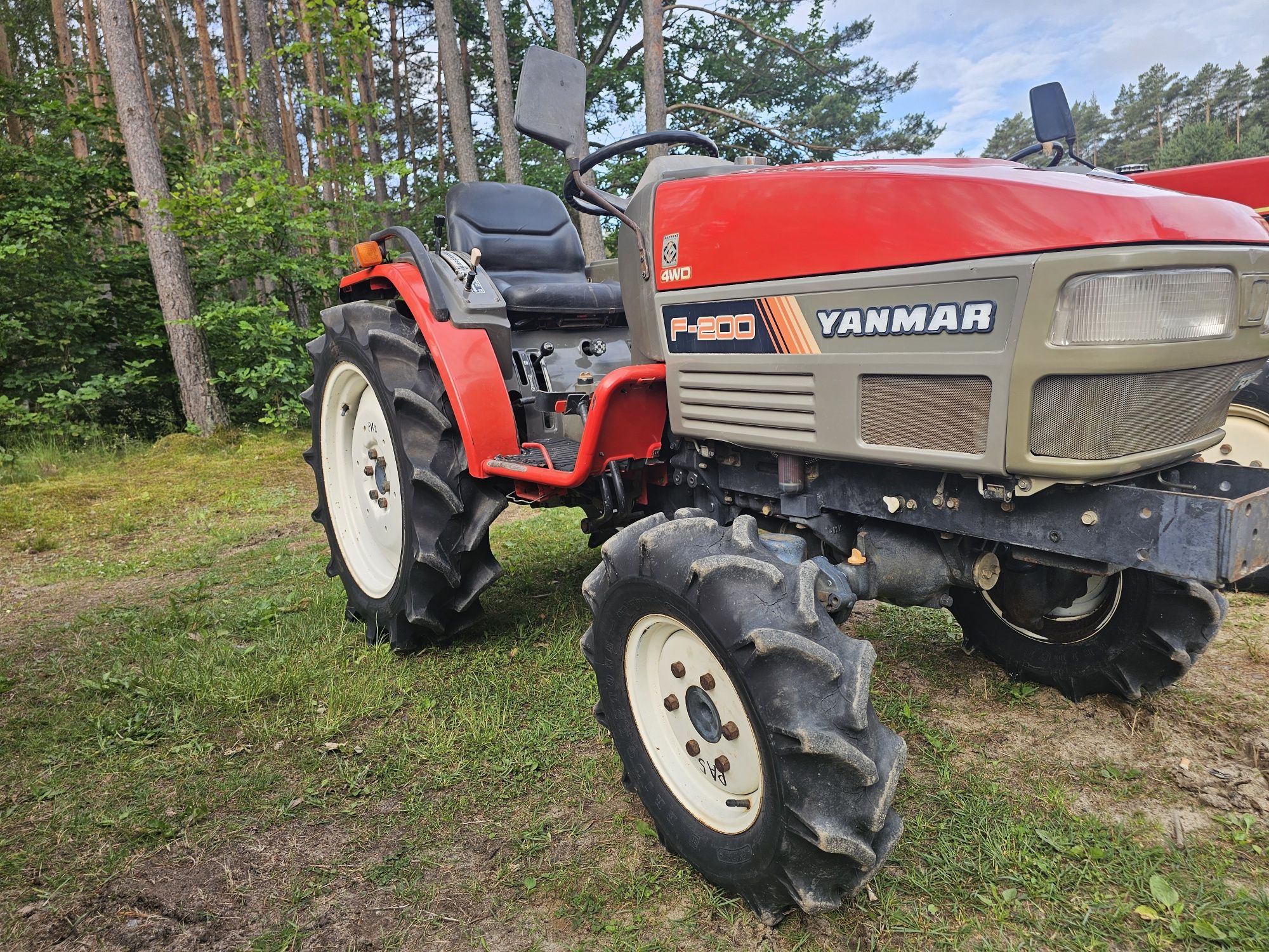 Traktor traktorek ciągnik ciągniczek ogrodowy Yanmar f 200 sprowadzony