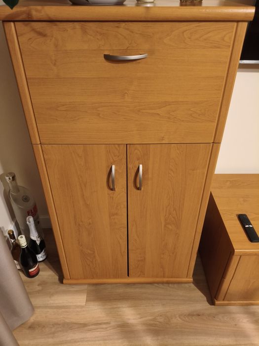 Sprzedam komodę z witryną